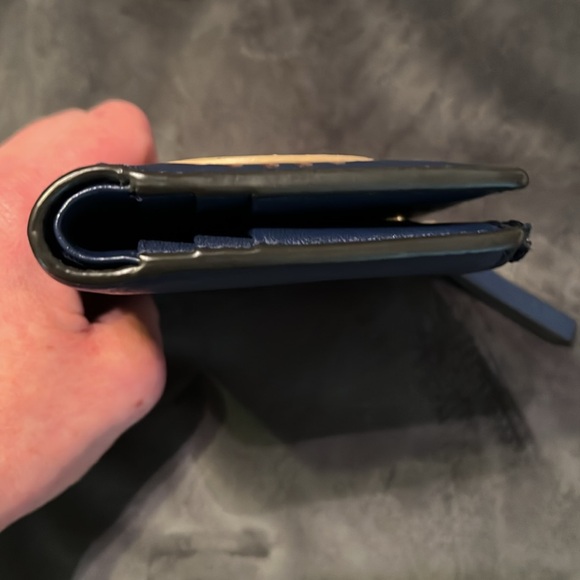 FLASH SALE🔥🔥LIKE NEW TORY BURCH PEACE & LOVE WALLET W/UNBRANDED CROSSBODY CHAIN💗 - Picture 5 of 11